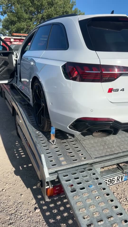 Audi RS4 blanche - Export FAST DÉPANNAGE 13